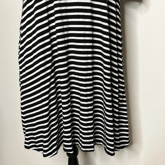 Vanity size Medium black and white striped dress with pockets - Picture 4 of 8